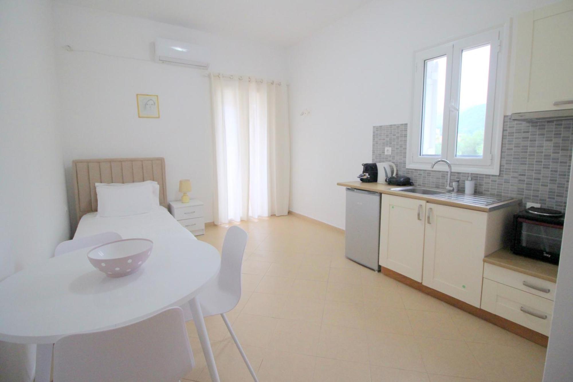 Nefeli'S Apartment Химара Экстерьер фото